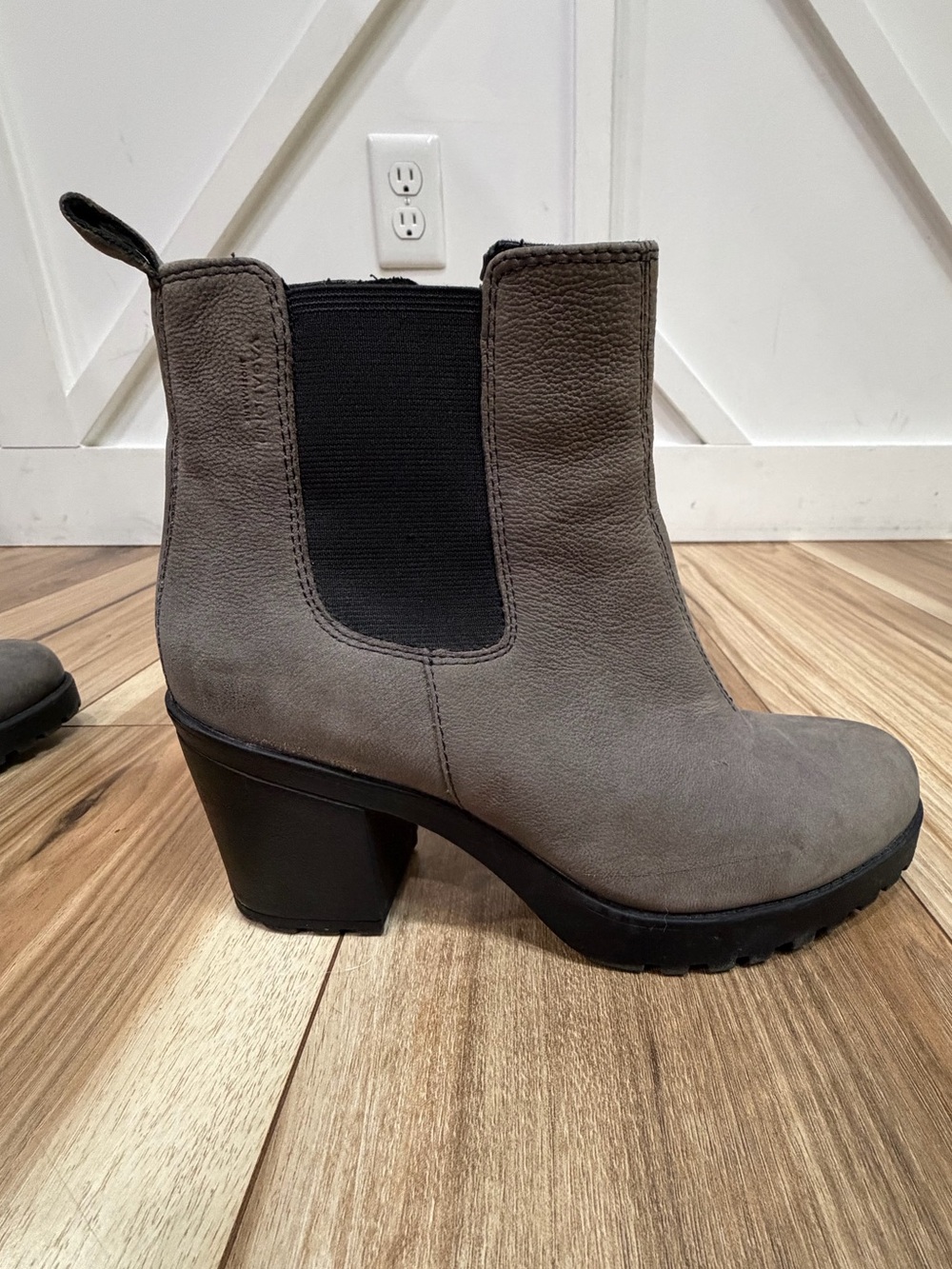 Vagabond Grey Suede Chelsea Ankle Boots
